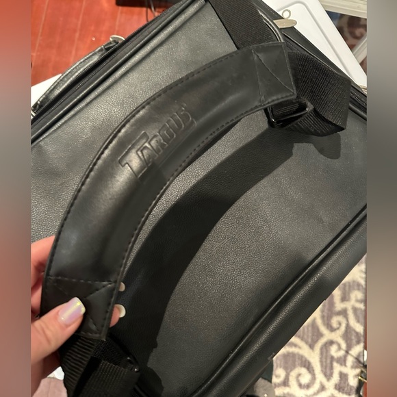 Targus Leather laptop case - Picture 7 of 16